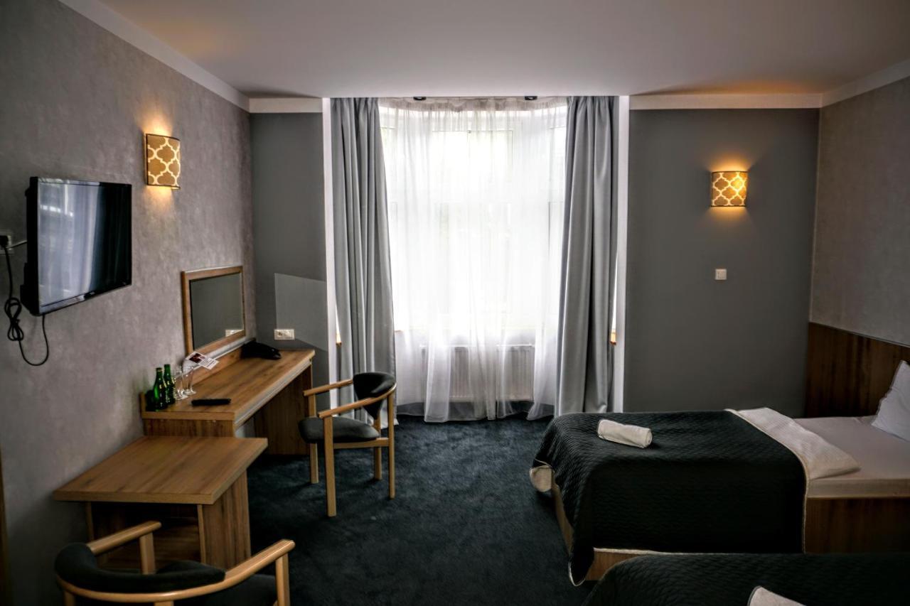 Aviator Hotel Restauracja & Spa Pabianice Exterior photo